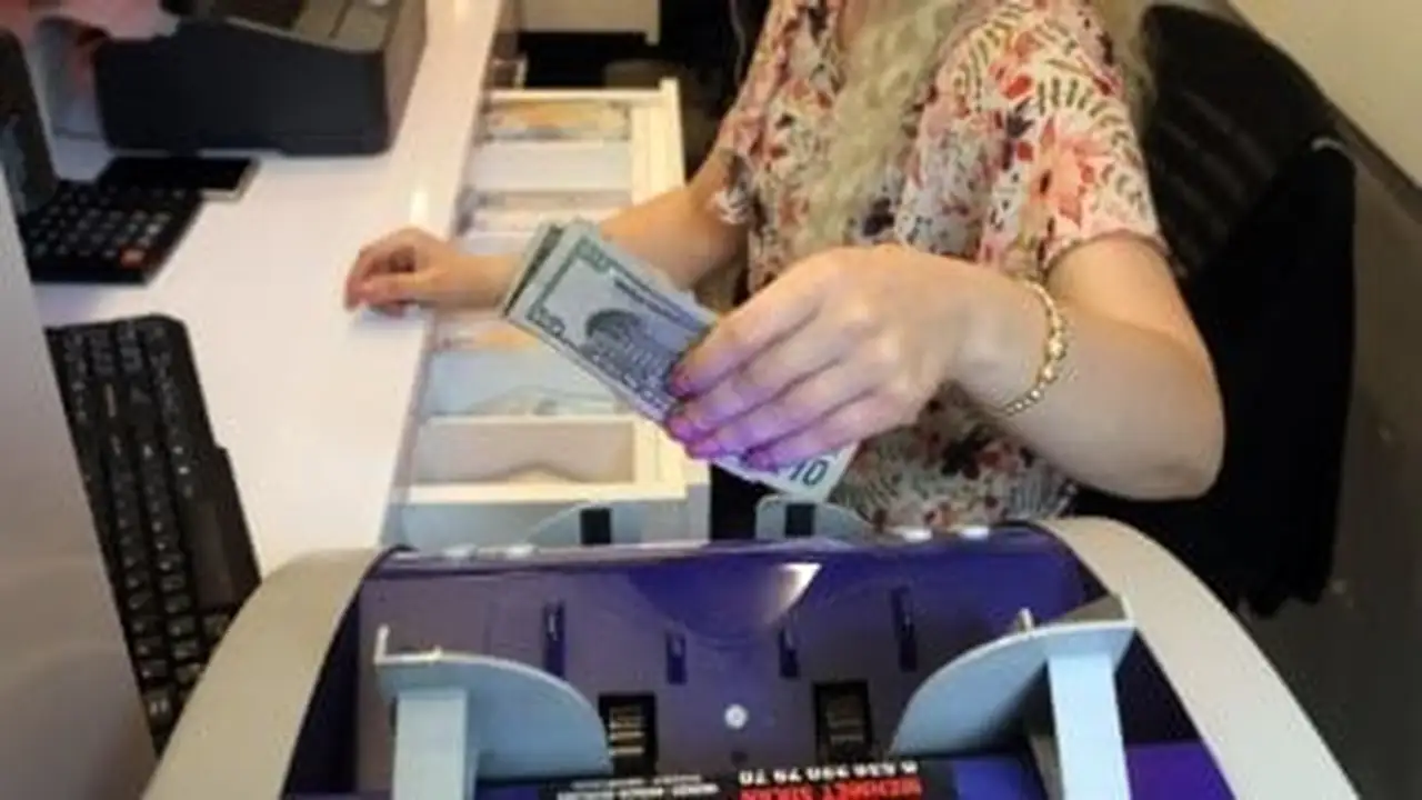 سعر الدولار يسجل استقرارًا في مصر وفق آخر تحديثات البنوك